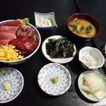 居酒屋 くじらい - くじら、まぐろ、かつお3色丼セット\1000(19-01)