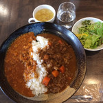Kitchen LIBEL - ランチのカレー  スープ、サラダ付き 950円