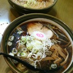 ラーメン郷 - 正油ラーメンにしました！