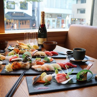 Various courses are available! Savor exquisite grilled Sushi and sashimi made with seasonal ingredients