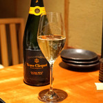 Nodoguro Semmon Ginza Nakamata - Champagne Veuve Clicquot Extra Brut “Extra Old”