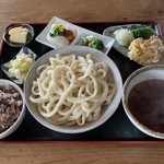 こむぎ - 「週替りランチ」〔「十六穀米ごはん」「こむぎううどん」「小鉢」「香の物」」〕700円