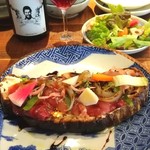 ブリコラージュ ブレッド アンド カンパニー ダイニング・カフェ - ブリの漬けかな、たっぷり乗せられています。嬉しい～(≧∇≦)b　マリネされた玉ねぎや各種お野菜の糠漬け、紫蘇の葉と紫蘇の花、自家製紅ショウガ。風味の異なるトッピング。　20190108