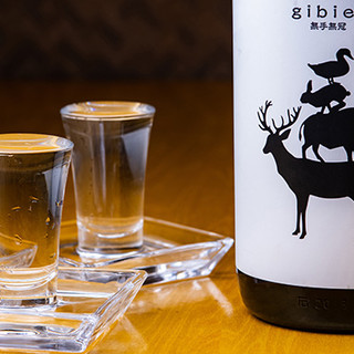 [Gibier x Sake] We have a large selection of delicious sake that goes well with dishes.