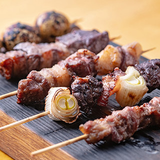 Gibier hunted by the owner himself, served on Grilled skewer that shine with craftsmanship.