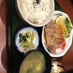 鮨と麺　うまい門 - ポークステーキラン700円