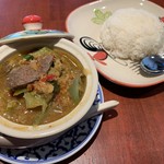 タイ料理レストラン きんめだい - 料理写真:ゲェーンオムヌア 牛肉の田舎スープカレー