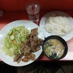 Indoru - 豚肉のにんにく焼550円＋ライス(並)150円＋とん汁50円