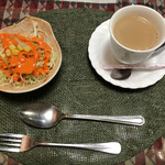 レストラン ナマステ インド・ネパール料理 - サラダとホットチャイ