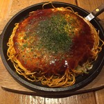 Okonomiyaki Teppan Izakaya Yuu - 豚玉そば辛麺 700円