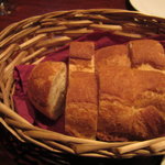 千年葡萄家 - バゲットは一人100円で食べ放題。