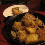 千年葡萄家 - アンチョビポテト380円。当店にきたら是非。