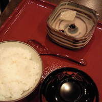 三田ばさら 本店 - 味噌汁、ごはん、ミニデザート