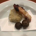 高鮨 - むかご 海老芋 真蛸の揚げ物 青森産のむかごは 大きく味わいも格別 海老芋は軽く出汁で茹でています 真蛸も火入れすると 蛸の旨味が凝縮されます