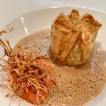 Bistrot Chez Bois - オードブル:ズワイガニのクレープ包み、人参のムース、干し人参、カニのエキスたっぷりのソース。贅沢過ぎる。これ、ポワソンじゃ無いですよ。オードブルですよwww