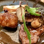 Bistrot Chez Bois - ヴィアンド:飛騨のブランド豚のソテー、氷見産牡蠣のソース。ガルニは里芋の香茸ソース、飛騨ねぎのソテー、飛騨のブランド蕪。もうコレは…贅沢過ぎです
