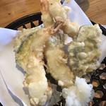 Sushi Sakana Dokoro Ajiro - 天ぷらは４種６点盛り
                        ※海老が３尾も・・