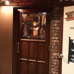 Wain Shokudou Hitsuji No Ie - 雰囲気のあるドアですが、温かい照明に誘われて。。。