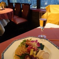 ホテルオークラ レストラン横浜 中国料理 桃源 - 前菜
                窓側の席を予約してくれてたので、景色いい～♪