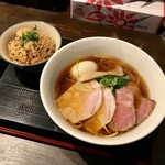 麺屋玉ぐすく - 特製らぁめん醤油 じゅーしー