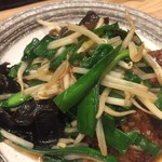 かつぎや - ニラレバ炒めです　レバニラ炒めって赤塚不二夫が天才バカボンで逆にして表現したんだって知りませんでした