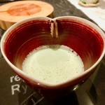 レストランRyu - 大根とほうれん草のカプチーノスープ
      
      それぞれの人に合わせた抹茶碗で提供されます。ミミィはハート形の赤い抹茶碗で♡