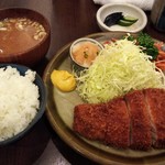 とん久 - 夜７時まで限定ロースカツ定食1400円