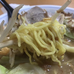 中みそ - 意外と細麺がいい！