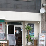 優味彩 - 中華街のはずれにお店があります。ランチタイムは喫煙ＯＫ！です。