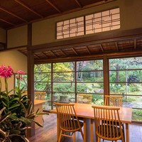 かなざわ玉泉邸 - 自慢の庭園をどのお席からも存分にお楽しみいただけます
