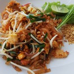 FOOD WAVE - パッタイ120バーツ