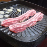 Horumon Kankoku Ryouri Kiruton - ほーら、豚肉から程よく脂が出てきました～