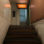 プレジール - 木の階段の音もいい