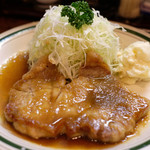 かつれつ四谷たけだ - もち豚ポークジンジャー定食 1320円 の熟成豚ロース肉 甘辛醤油ソース