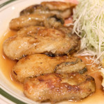 カキバター焼定食 1500円 の岩手県大船渡産生カキの甘辛バター醤油