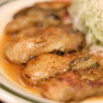 カキバター焼定食 1500円 の岩手県大船渡産生カキの甘辛バター醤油