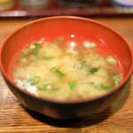 かつれつ四谷たけだ - カキバター焼定食 1500円 の味噌汁