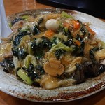 阿Q - あいもり、餡掛け下には ご飯と麺