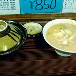 Misato Shiyokudou - カツ丼　８５０円、豚汁（小）　４５０円
