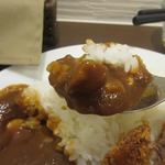 HOME INN CURRY - カレーはとろみとコクのあるカレー、日本人の好む様な美味しいカレーに仕上がってました。
                        