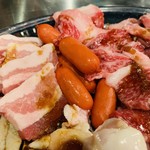 飛騨焼肉・ホルモンぼたん - 懐かしのウインナー。