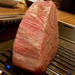 焼肉 ジャンボ - ・シャトーブリアン  ASK（不明） →無理を言って肉塊で出して頂きました。料理長自ら焼いて頂区という最高の贅沢な時間。約30分ほどじっくりと時間をかけて仕上げるお肉は見た目にもとても美しく上質で滑らかで柔らかでした。