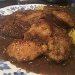 カレーの店 マボロシ - 大きい鶏肉が10個も入ってます