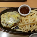 やよい軒 ベスタ本庄寿店 - チーズハンバーグ。ポテト多い‼️