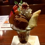 雪詩慕雲 - チョコレートパフェ。