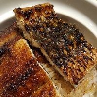鰻う おか冨士 - 2019.1.一見焼き加減いいみたいだけど、皮はパリッと焼けてない
