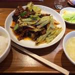 Toushoumen Hinabe Seian Ryourishi-An - 「回鍋肉定食」！
      ピリ辛メインと温いスープ付き。