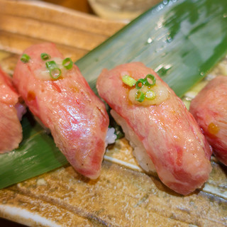 話題沸騰中 肉バルの和牛肉寿司食べ放題コース 全8品 3h飲み放題付 3800円 Ajito 肉バルダイニング 池袋店 アジト 池袋 ダイニングバー 食べログ