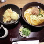 Naniwa Seimen - とり天と卵天の丼がセットになってました。甘めのタレを自分でかけるのですが　思ってた以上に美味しい♪
