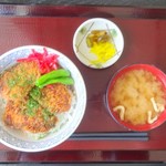 佐渡の海鮮市場 かもこ観光センター お食事処 - ぶりカツ丼(上から)